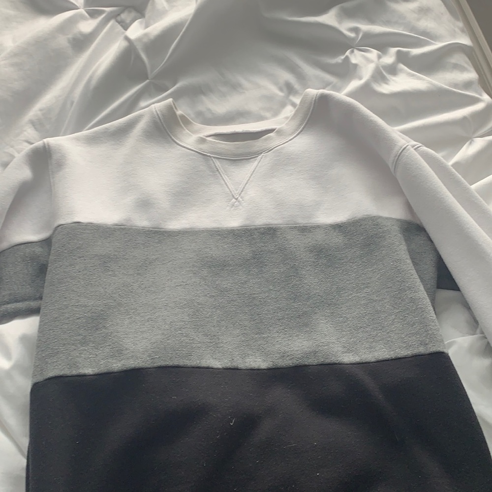 aritzia crew neck